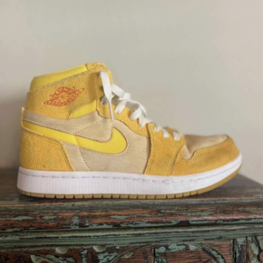 Nike Air Jordan 1 Zoom CMFT 2 Yellow Ochre FJ5743-700 Sneakers Womens Size 8.5